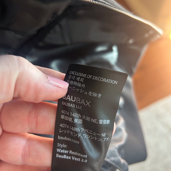 Baubax Women's Black Hooded Travel Vest with accessories - Picture 6 of 15